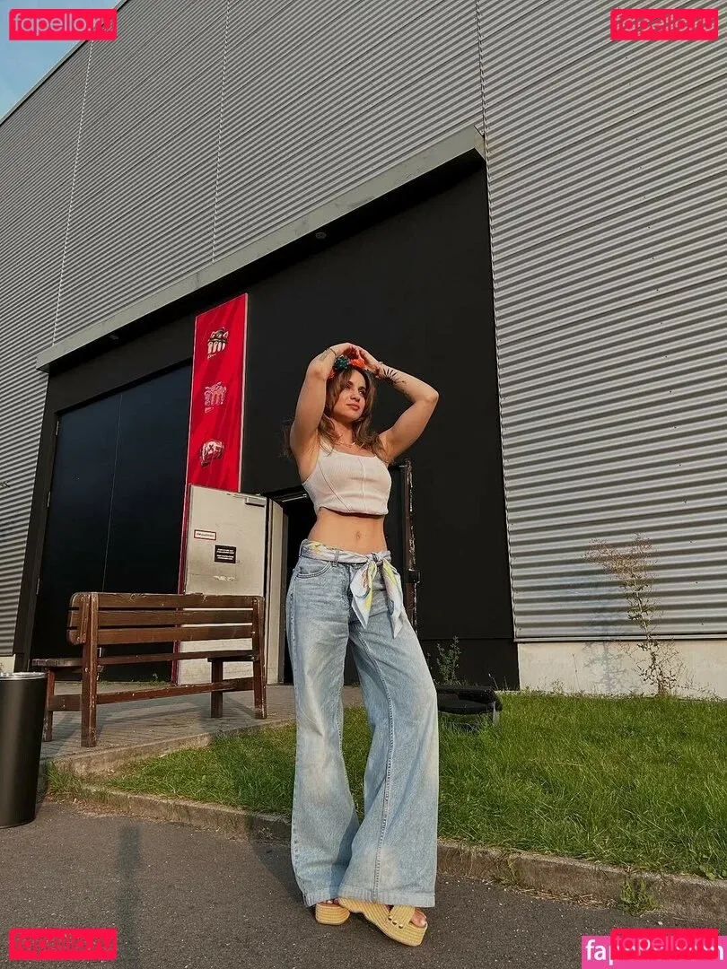 laure_bv Onlyfans Photo Gallery 