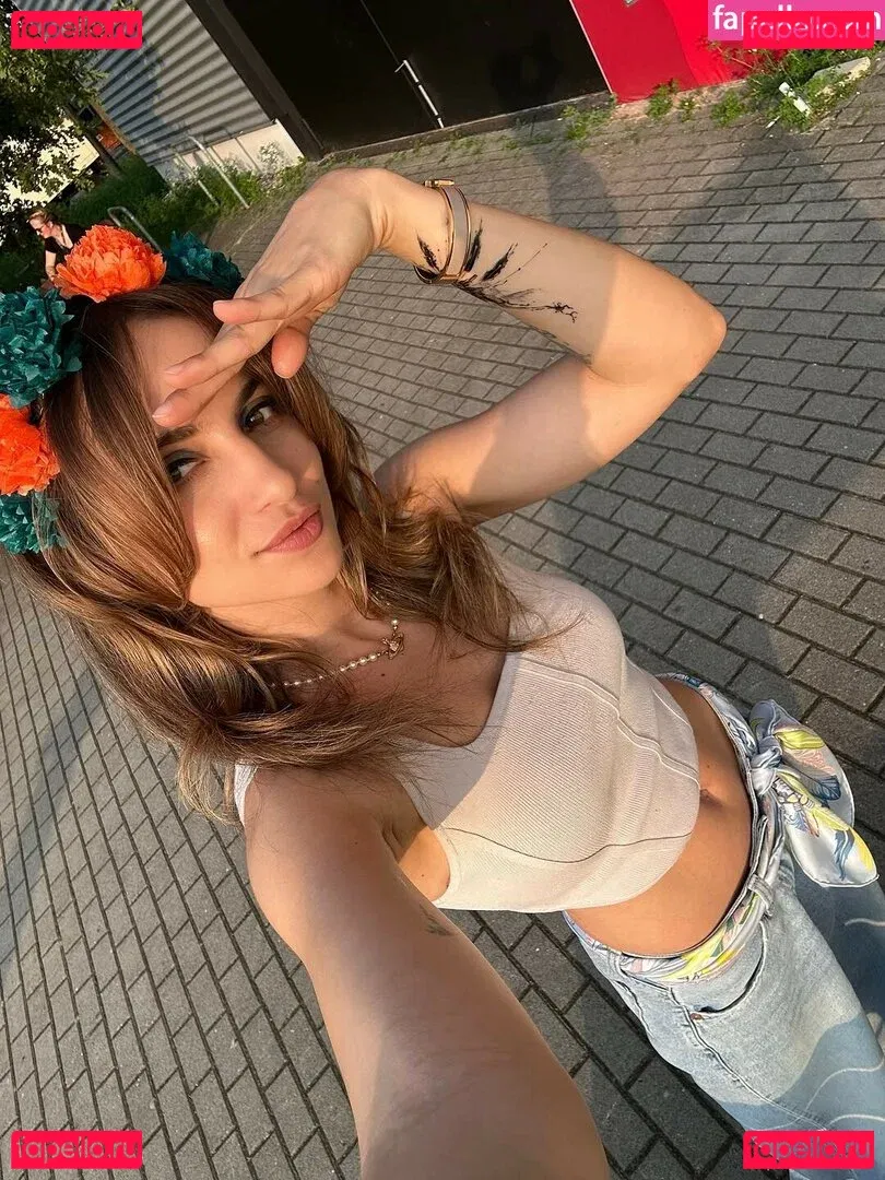 laure_bv Onlyfans Photo Gallery 