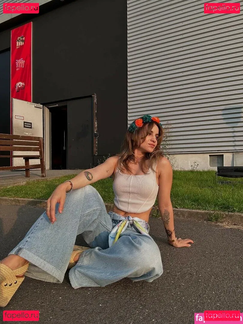 laure_bv Onlyfans Photo Gallery 