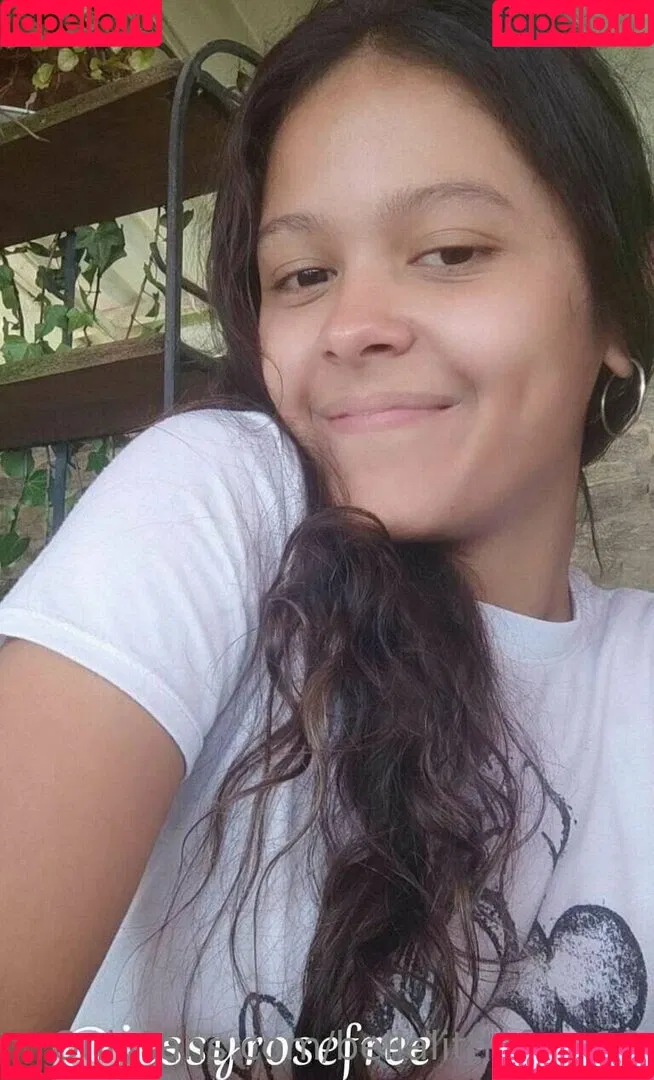 bellalittlefree18 Onlyfans Photo Gallery 