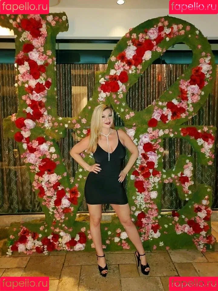 therebeccaryder Onlyfans Photo Gallery 
