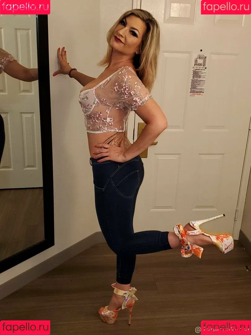 therebeccaryder Onlyfans Photo Gallery 