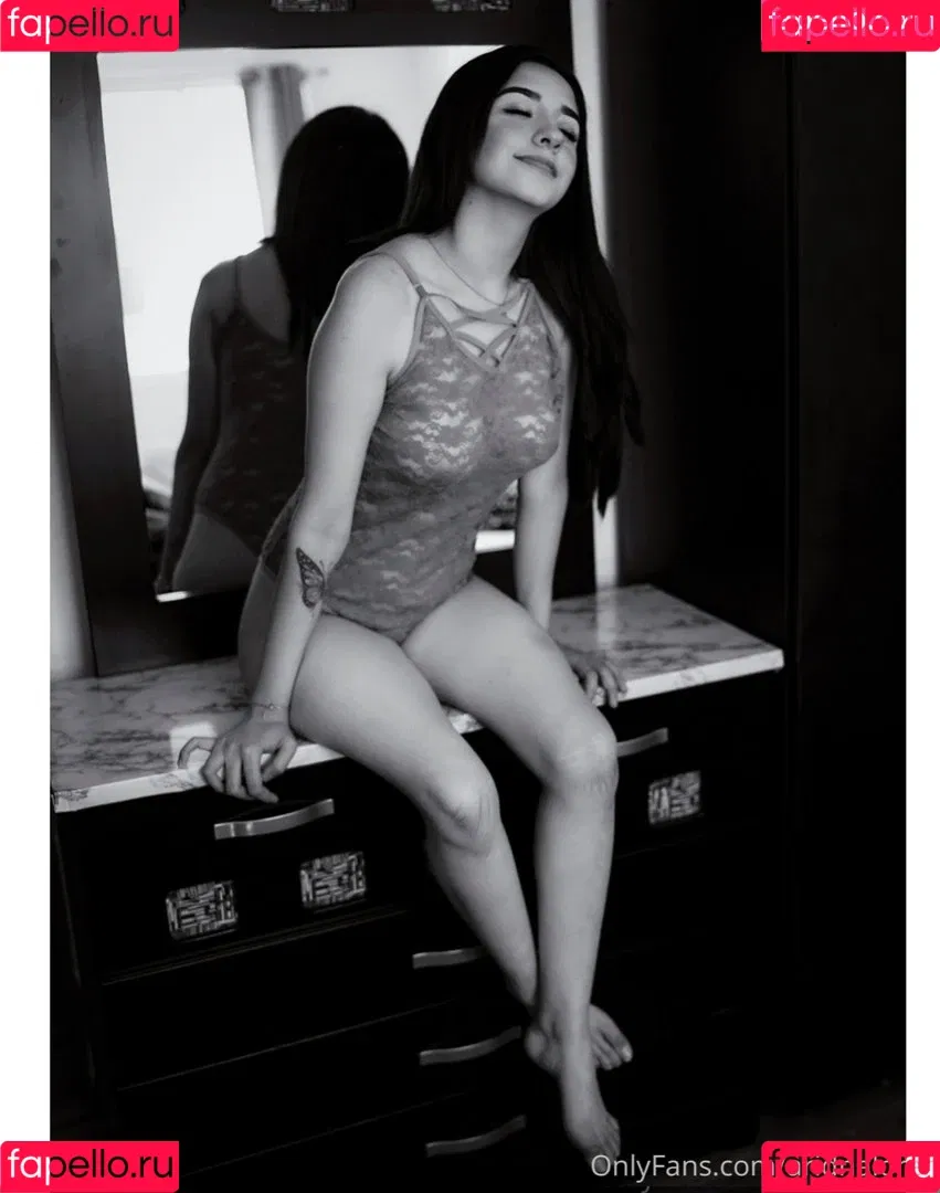 Ariadna Lorenzana Onlyfans Photo Gallery 