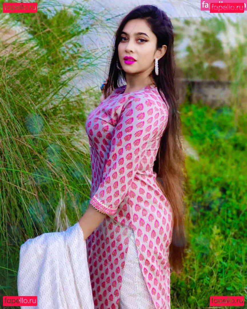 Nazmee Jannat Onlyfans Photo Gallery 