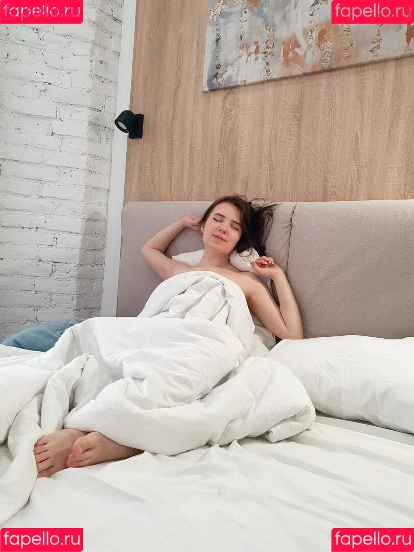 k0lenochka Onlyfans Photo Gallery 