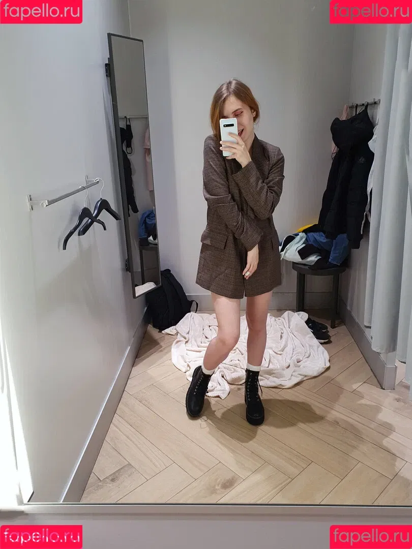 k0lenochka Onlyfans Photo Gallery 