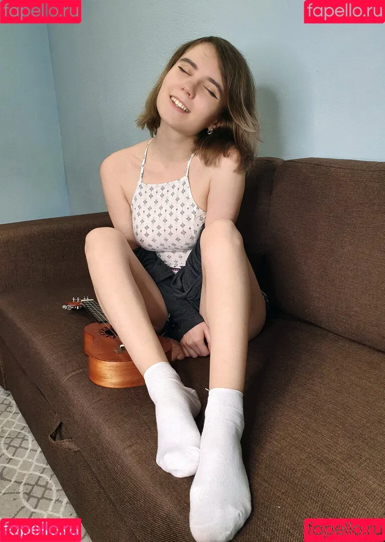k0lenochka Onlyfans Photo Gallery 