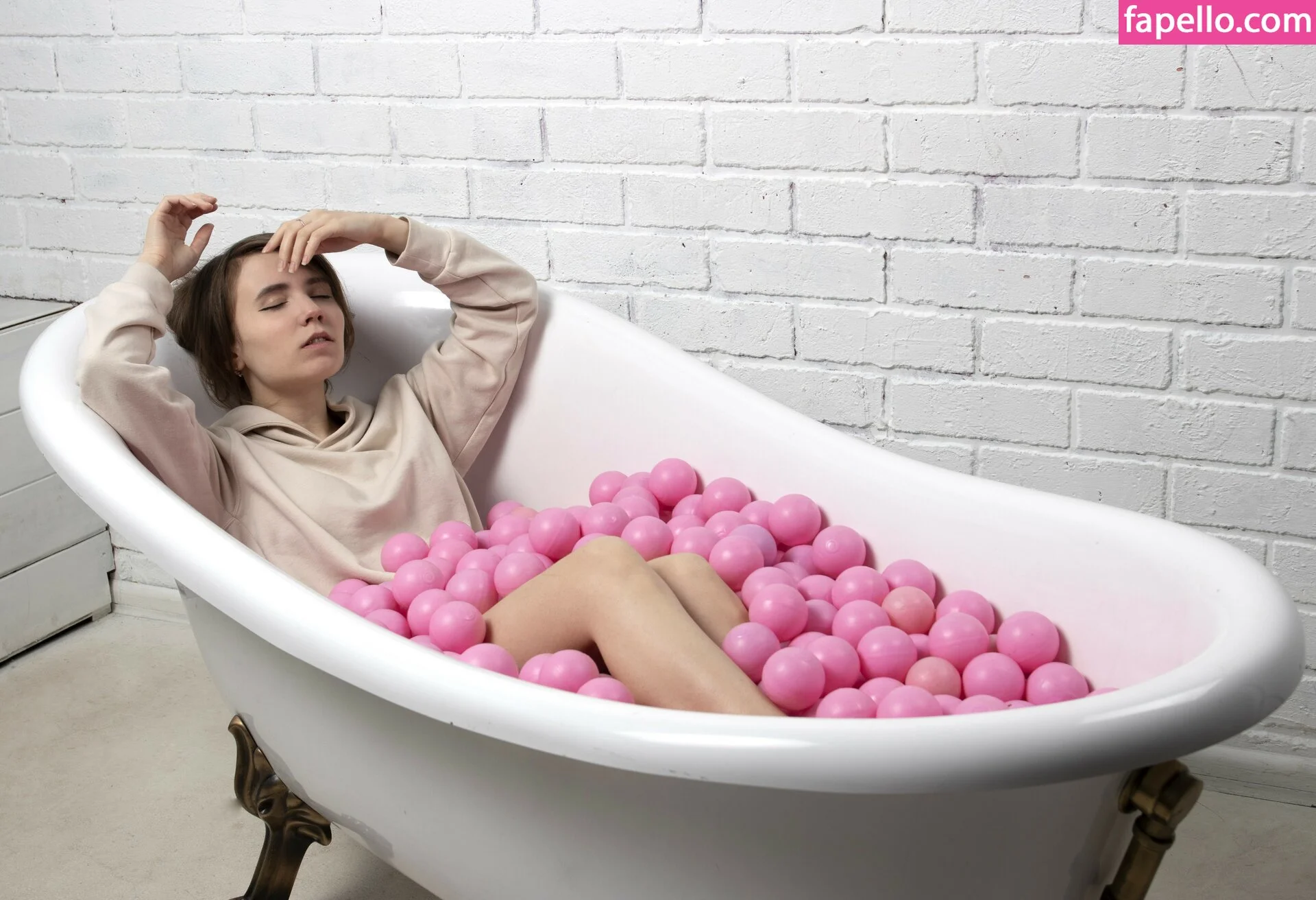 k0lenochka Onlyfans Photo Gallery 