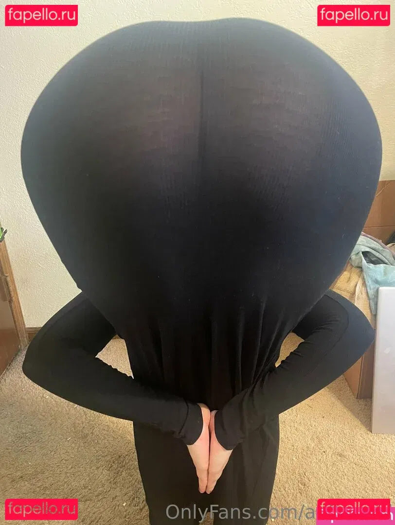 anibae.irl Onlyfans Photo Gallery 