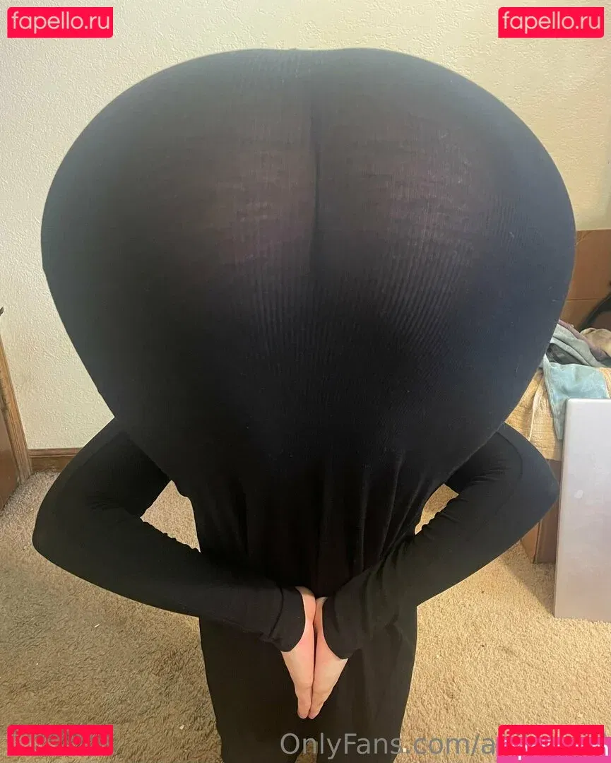 anibae.irl Onlyfans Photo Gallery 