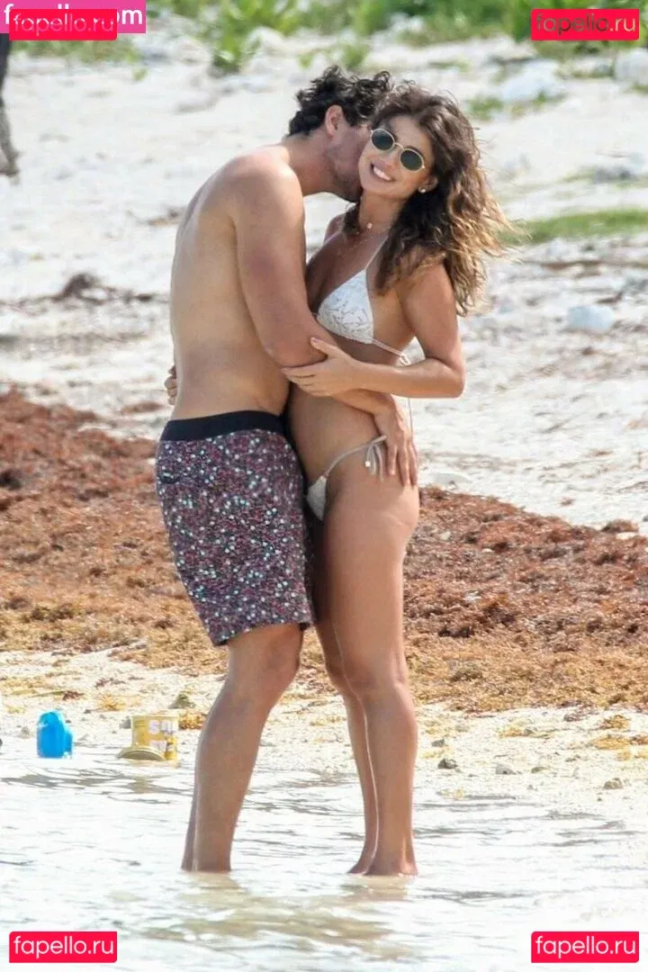 Paula Fernandes Onlyfans Photo Gallery 