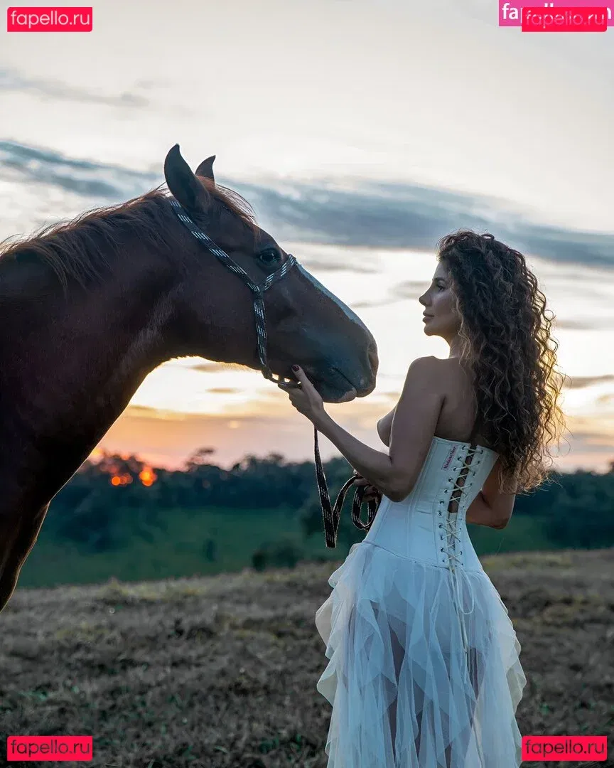 Paula Fernandes Onlyfans Photo Gallery 