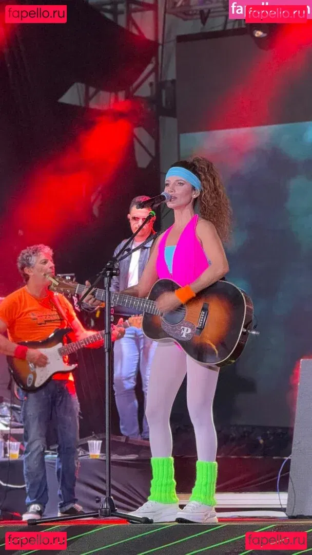 Paula Fernandes Onlyfans Photo Gallery 