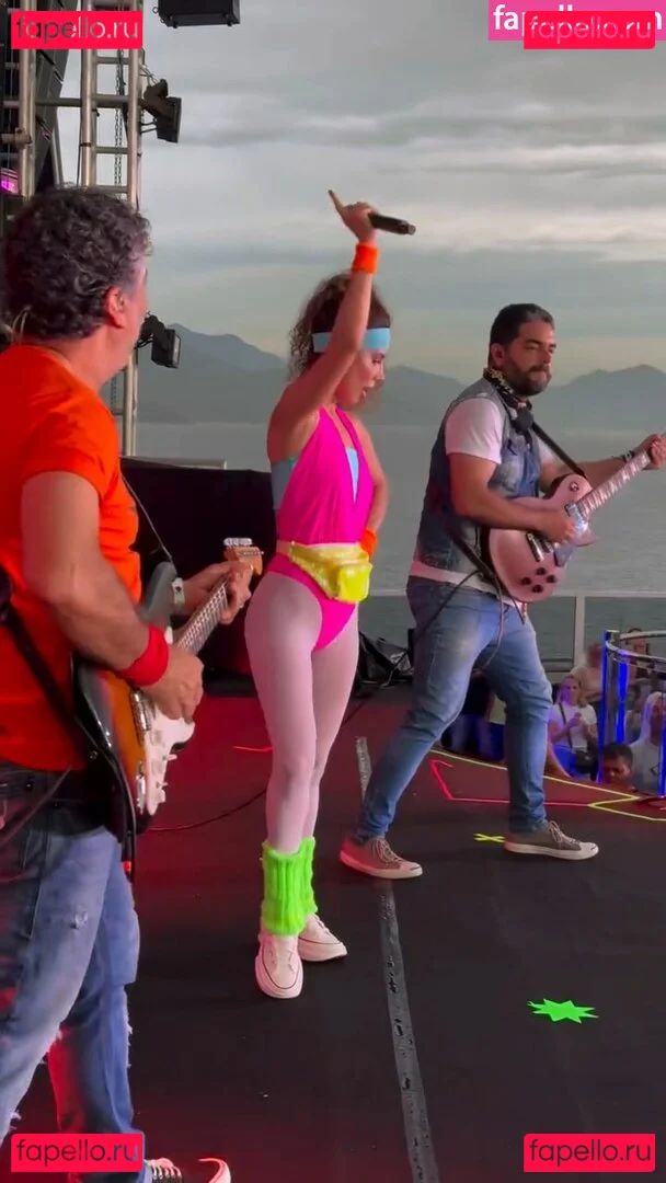 Paula Fernandes Onlyfans Photo Gallery 