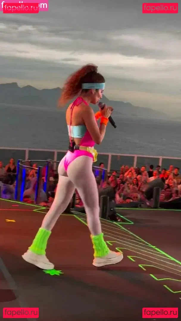 Paula Fernandes Onlyfans Photo Gallery 