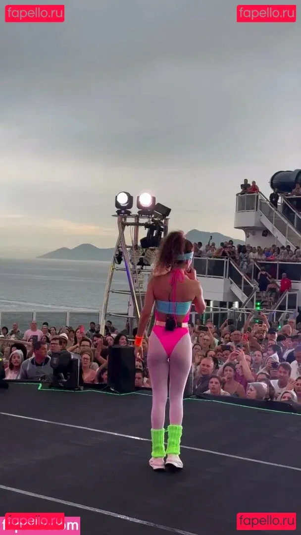 Paula Fernandes Onlyfans Photo Gallery 