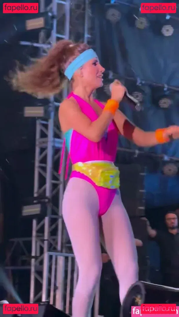 Paula Fernandes Onlyfans Photo Gallery 