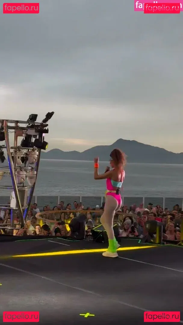 Paula Fernandes Onlyfans Photo Gallery 