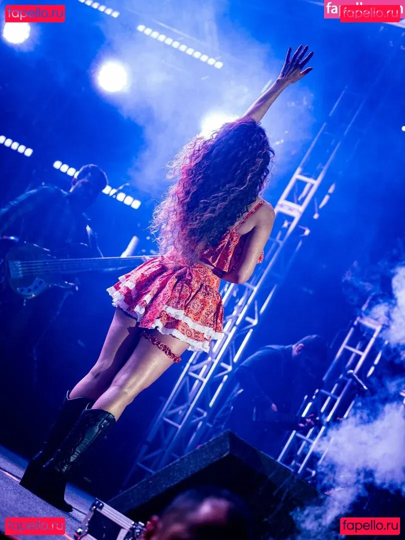 Paula Fernandes Onlyfans Photo Gallery 