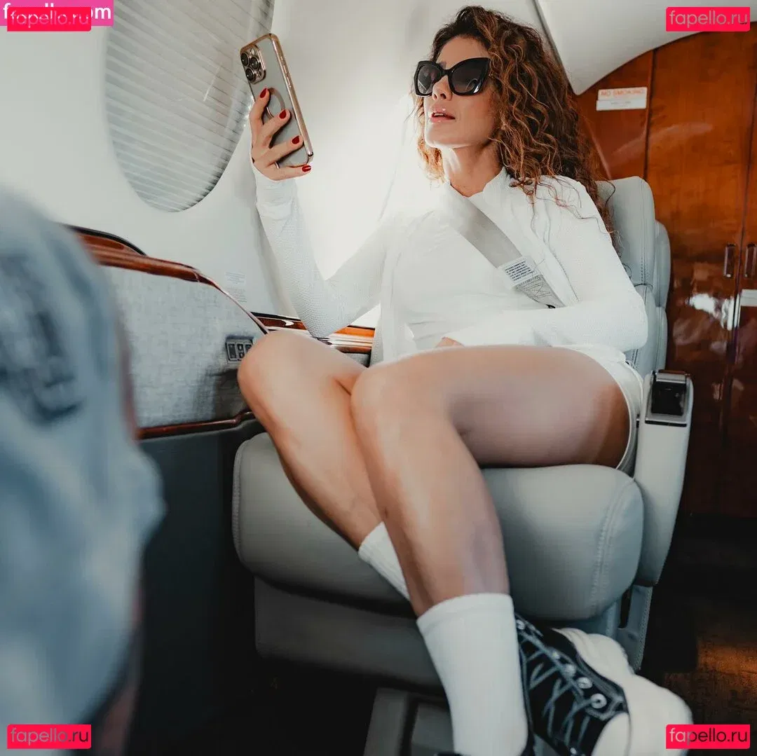 Paula Fernandes Onlyfans Photo Gallery 