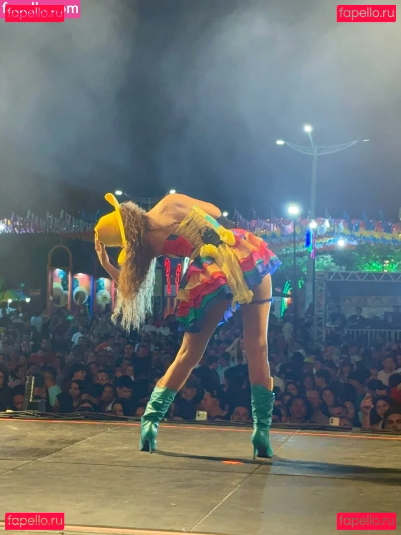 Paula Fernandes Onlyfans Photo Gallery 