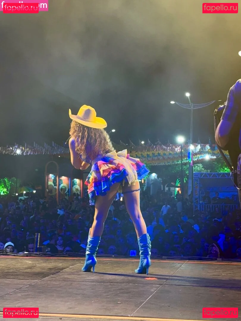 Paula Fernandes Onlyfans Photo Gallery 