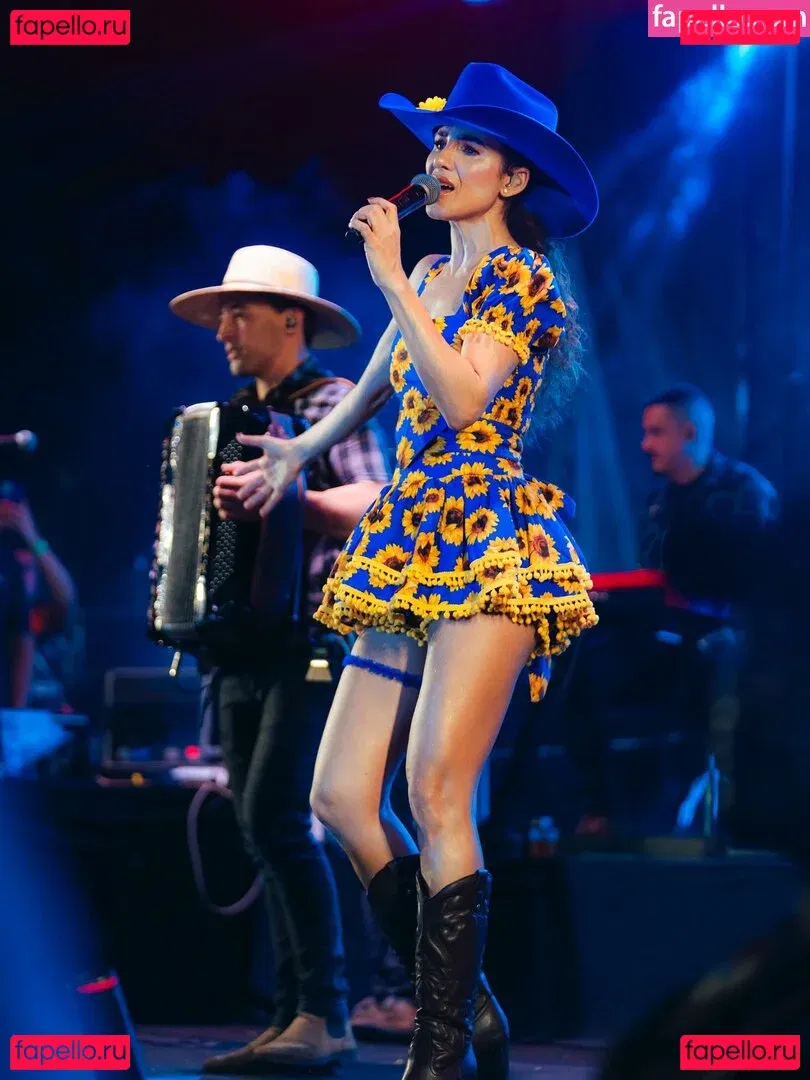 Paula Fernandes Onlyfans Photo Gallery 