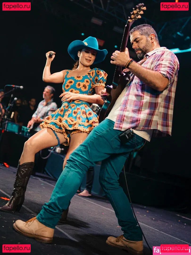 Paula Fernandes Onlyfans Photo Gallery 