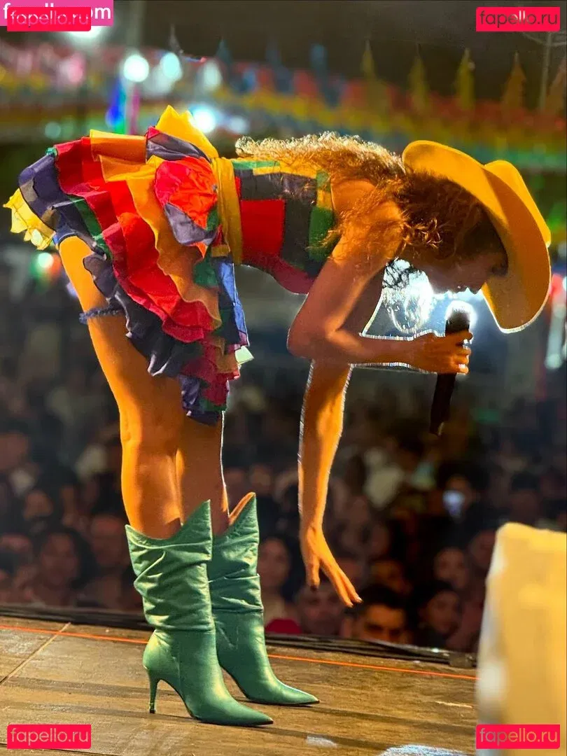 Paula Fernandes Onlyfans Photo Gallery 