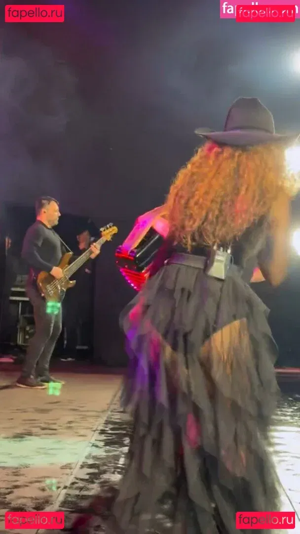 Paula Fernandes Onlyfans Photo Gallery 