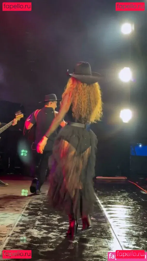 Paula Fernandes Onlyfans Photo Gallery 