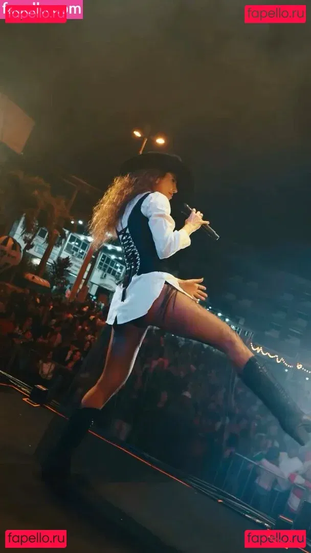 Paula Fernandes Onlyfans Photo Gallery 