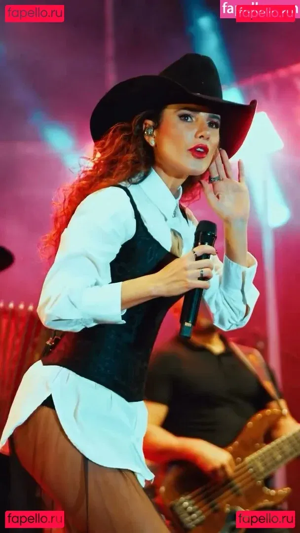 Paula Fernandes Onlyfans Photo Gallery 