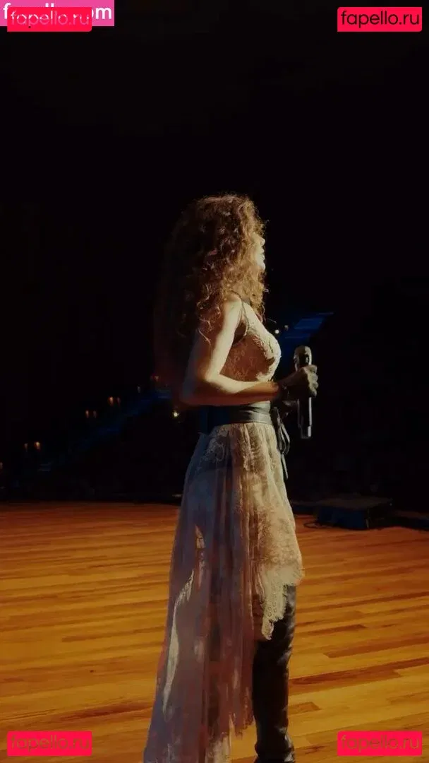 Paula Fernandes Onlyfans Photo Gallery 