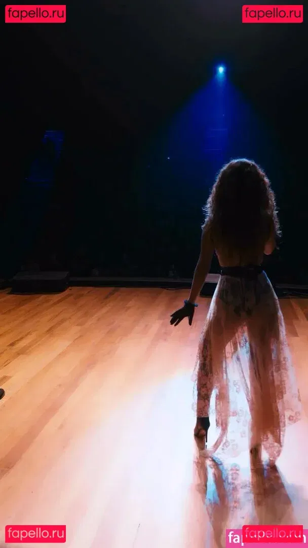 Paula Fernandes Onlyfans Photo Gallery 