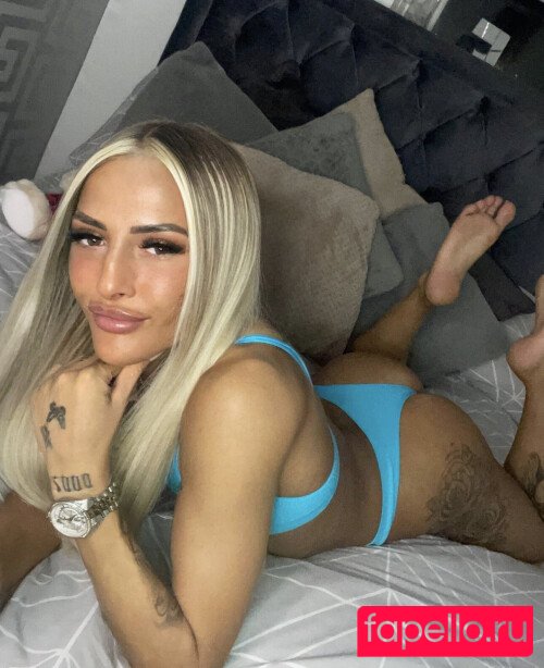 Ellie Robinson Nude Onlyfans Photo 10