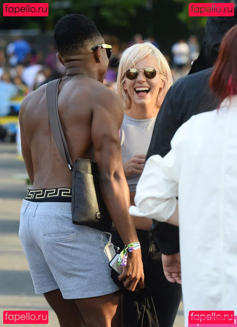 Lily Allen Onlyfans Photo Gallery 