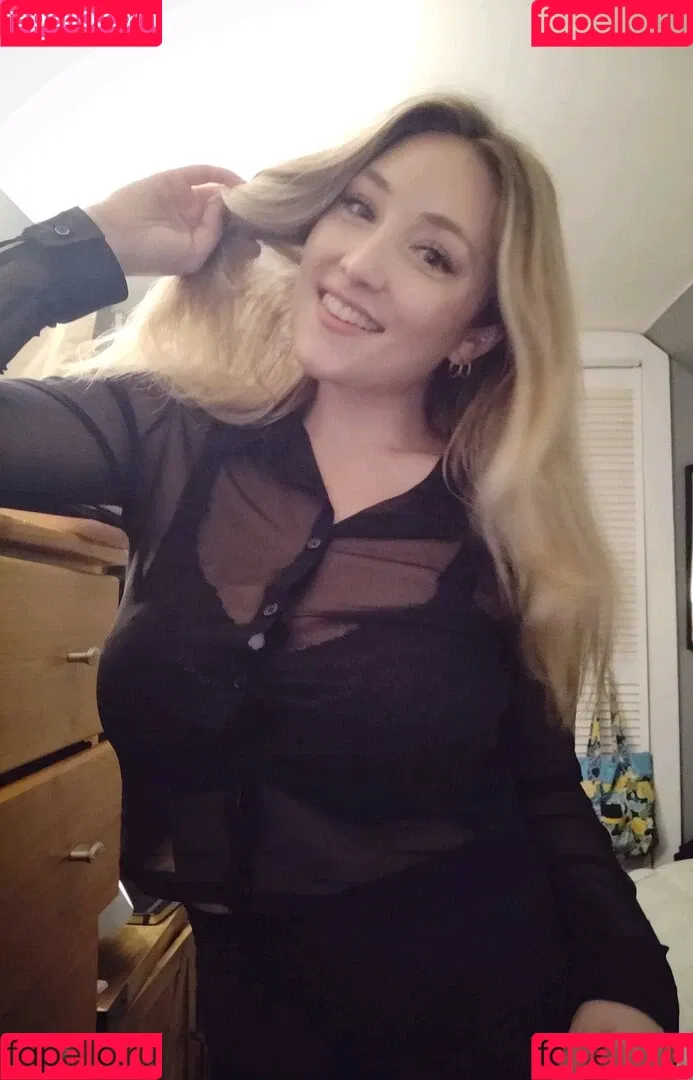 juliatvgames Onlyfans Photo Gallery 
