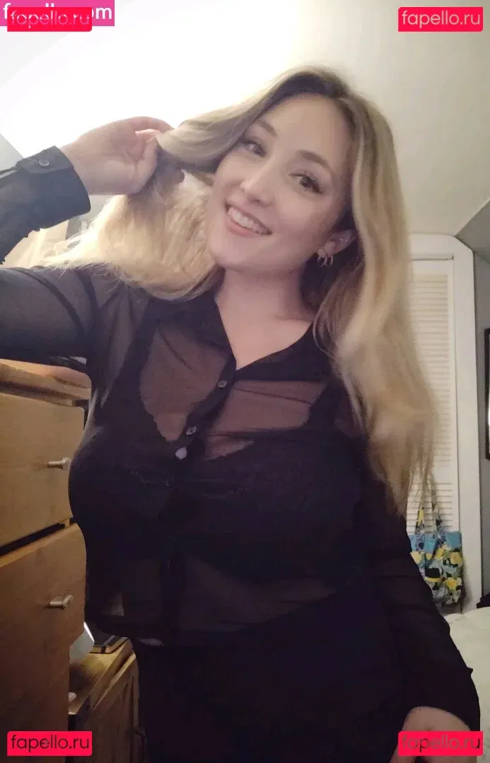 juliatvgames Onlyfans Photo Gallery 