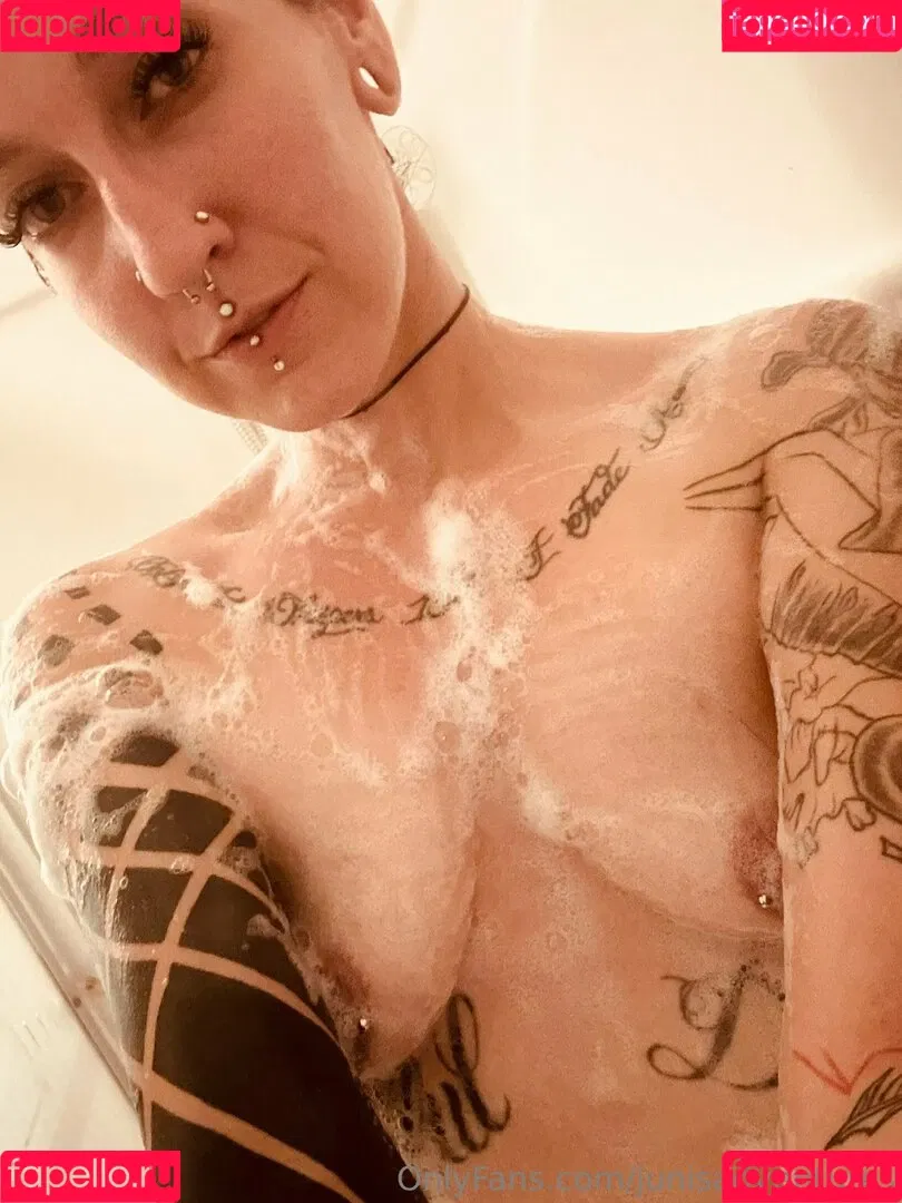 junisadventures Onlyfans Photo Gallery 
