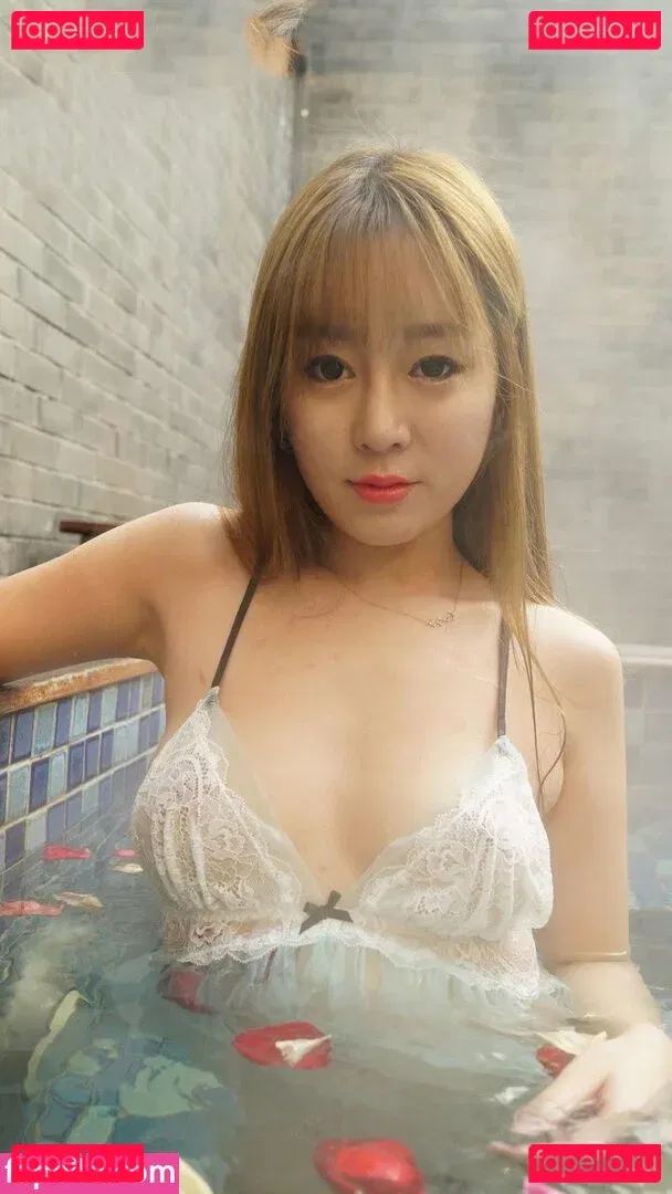 Xoreneeo Onlyfans Photo Gallery 