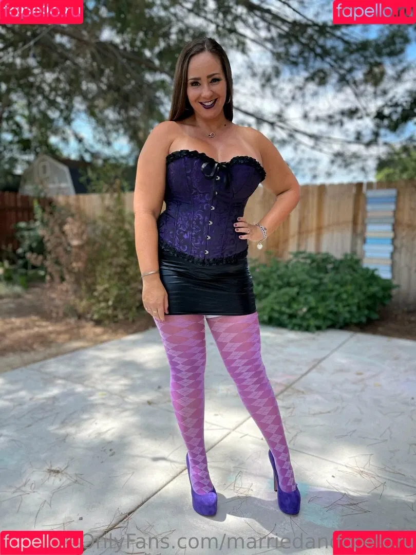 marriedandheelsof Onlyfans Photo Gallery 