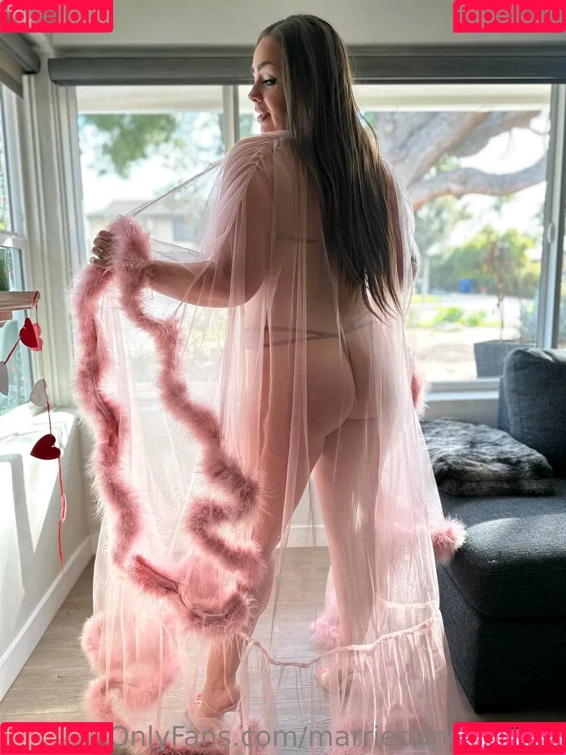 marriedandheelsof Onlyfans Photo Gallery 