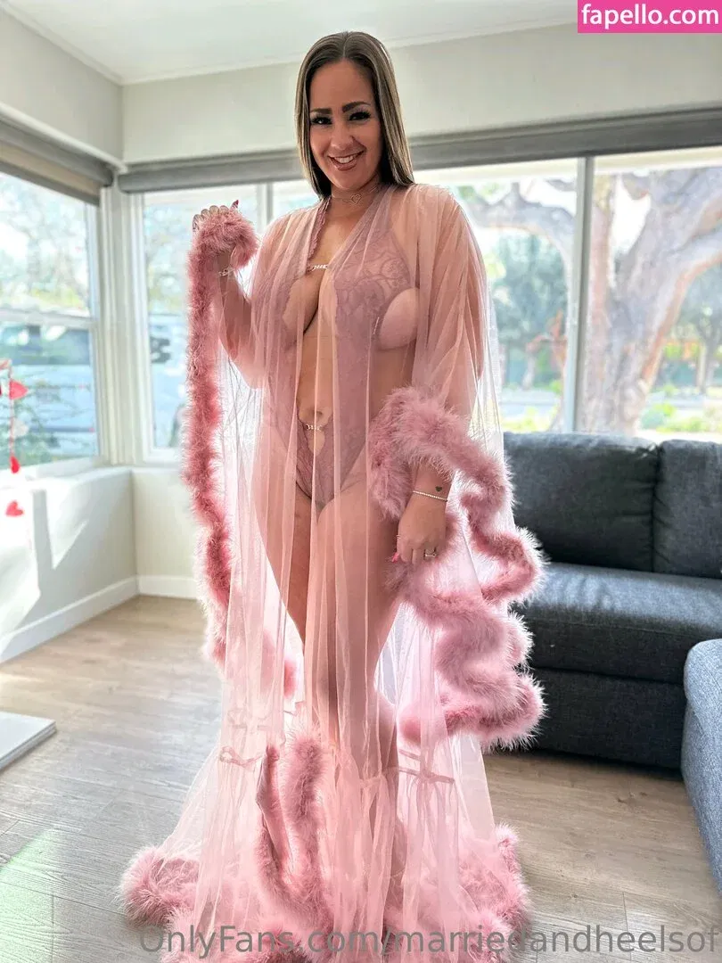 marriedandheelsof Onlyfans Photo Gallery 
