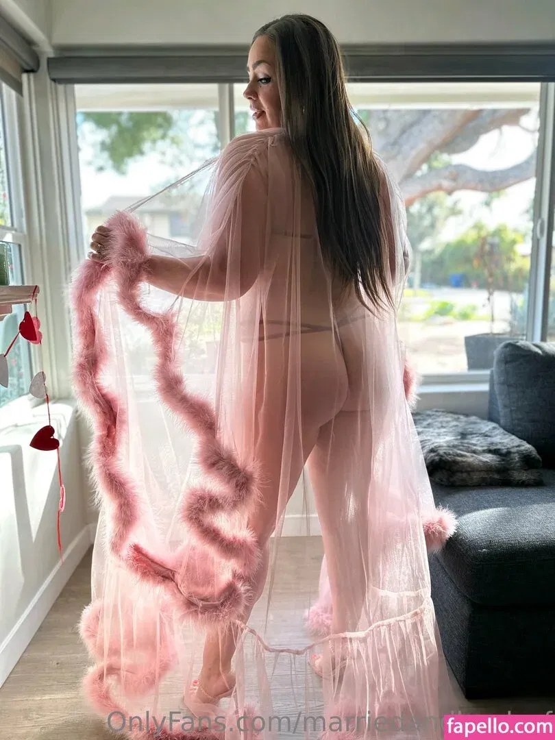 marriedandheelsof Onlyfans Photo Gallery 