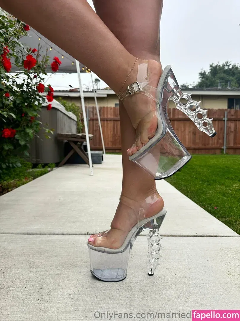 marriedandheelsof Onlyfans Photo Gallery 