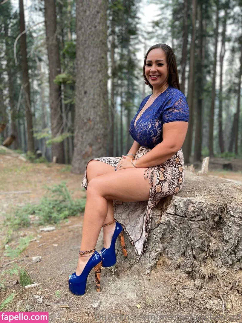 marriedandheelsof Onlyfans Photo Gallery 