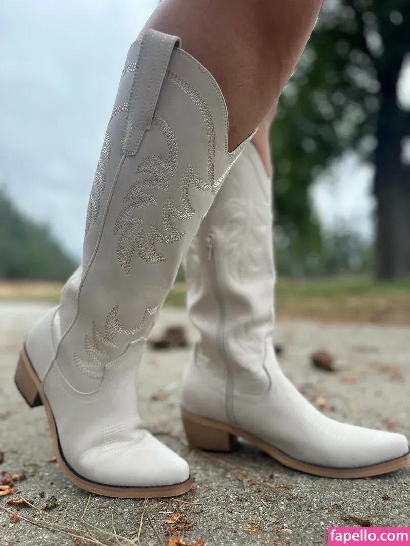 marriedandheelsof Onlyfans Photo Gallery 