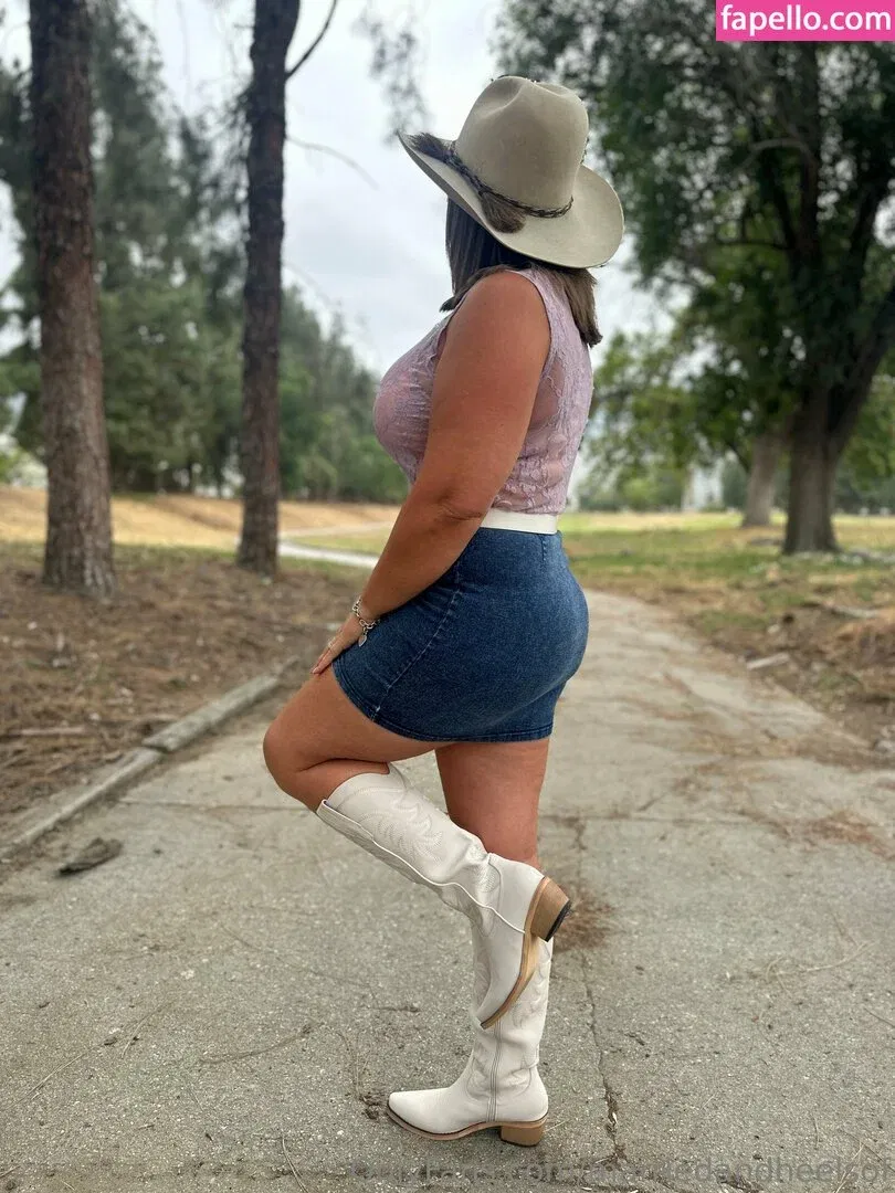 marriedandheelsof Onlyfans Photo Gallery 