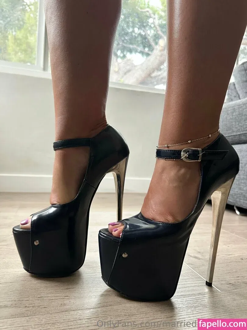 marriedandheelsof Onlyfans Photo Gallery 